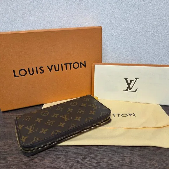 Louis Vuitton Zippy Organizer! Hard to find! 😊 - Picture 9 of 15